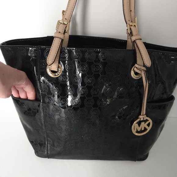 Michael Kors Black Patent Leather Jet Set Signature Logo Tote Handbag with COA - Picture 3 of 8